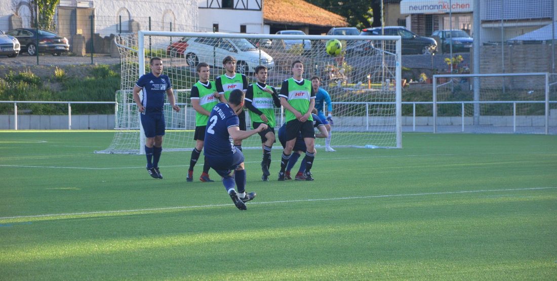 Knappe Niederlage im Topspiel