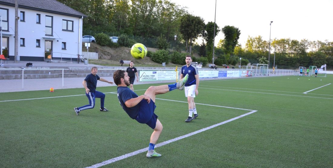 ZURÜCK AUF DEM PLATZ
