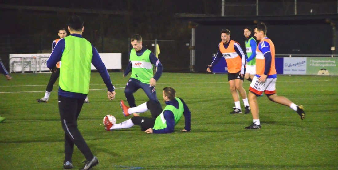 ZURÜCK AUF DEM PLATZ