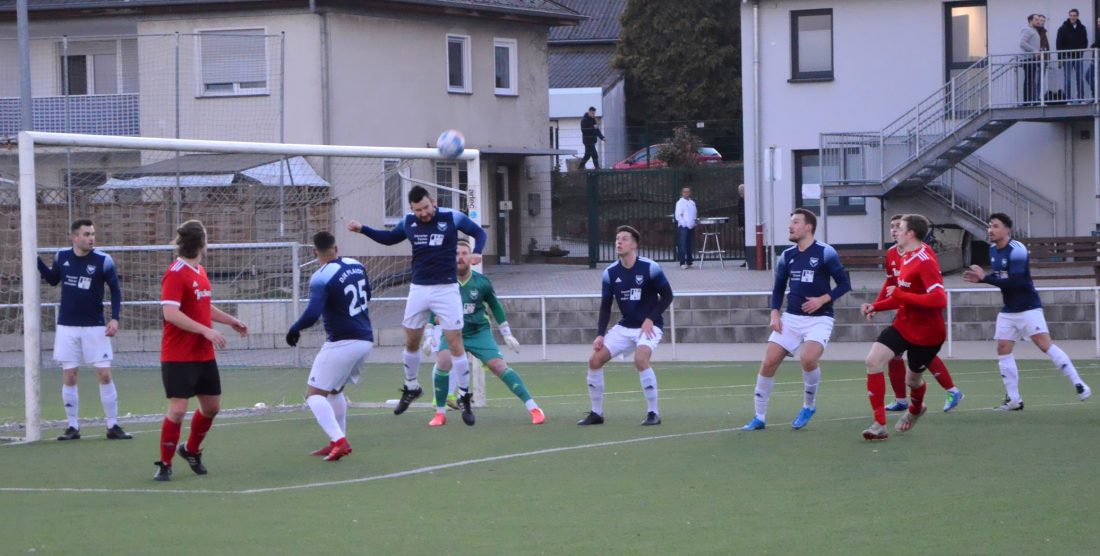 Knappe Niederlage im Spitzenspiel